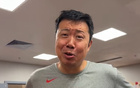 男篮更衣室现有趣一幕！王治郅对着赵继伟询问传球，又慌又震惊！